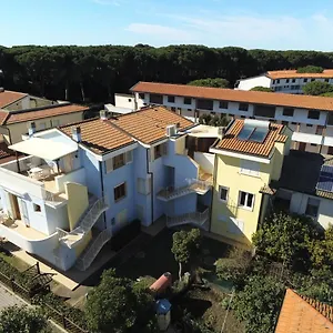 https://villa-manuela-la-cinquantina.it-tuscanyhotel.com